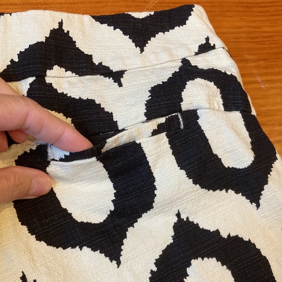 CARTONNIER 2 Ikat Shorts Black & White Pattern - Picture 6 of 7